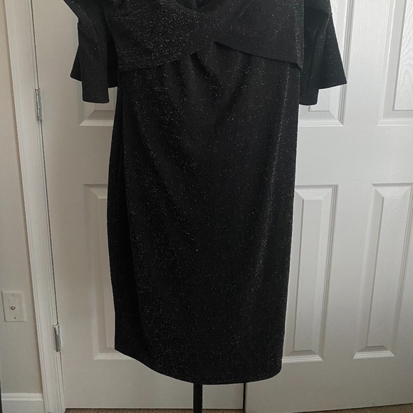 Black Short Sleeve Dress - Picture 3 of 4